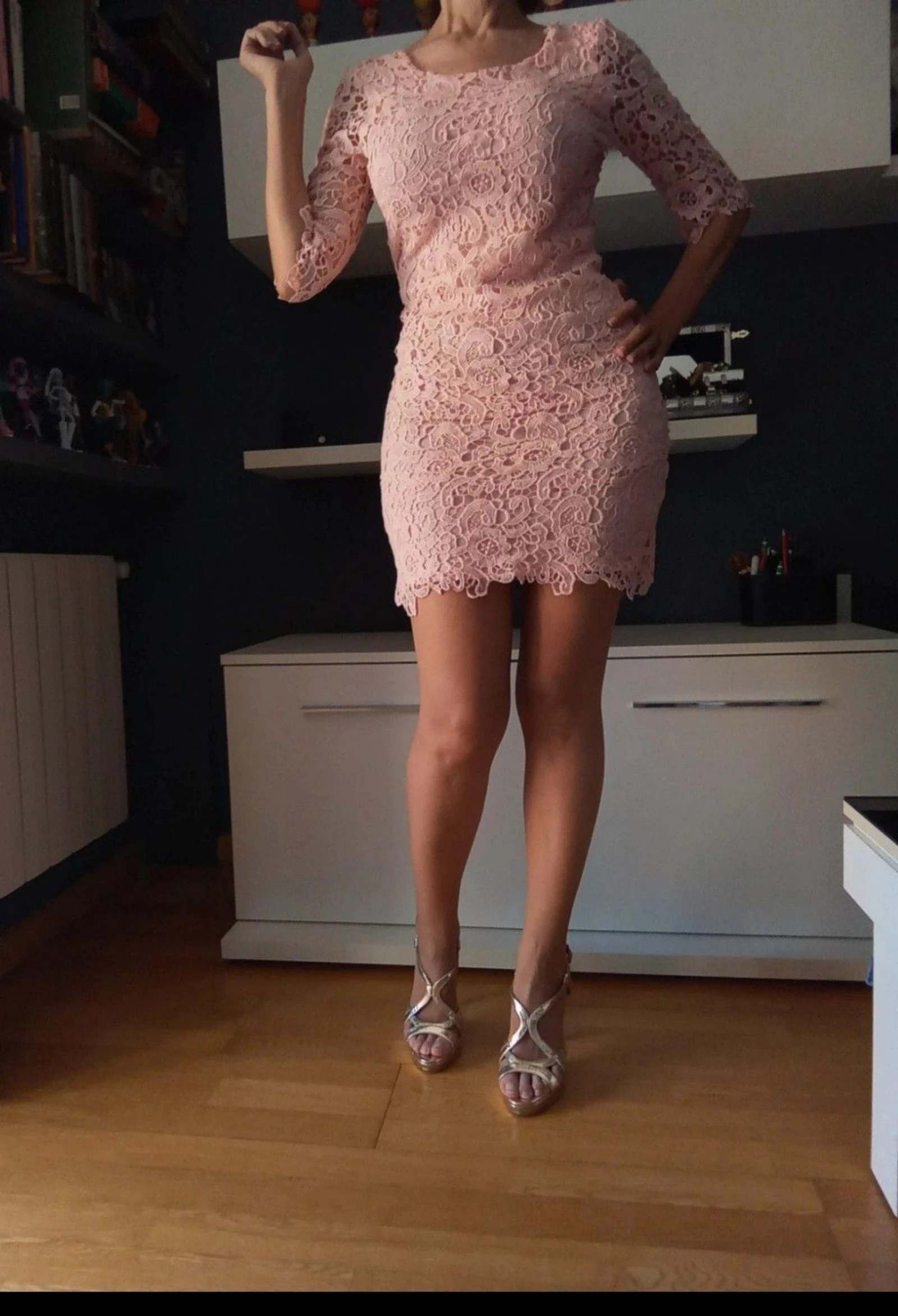 Roze jurk van kant en strass – photo 7